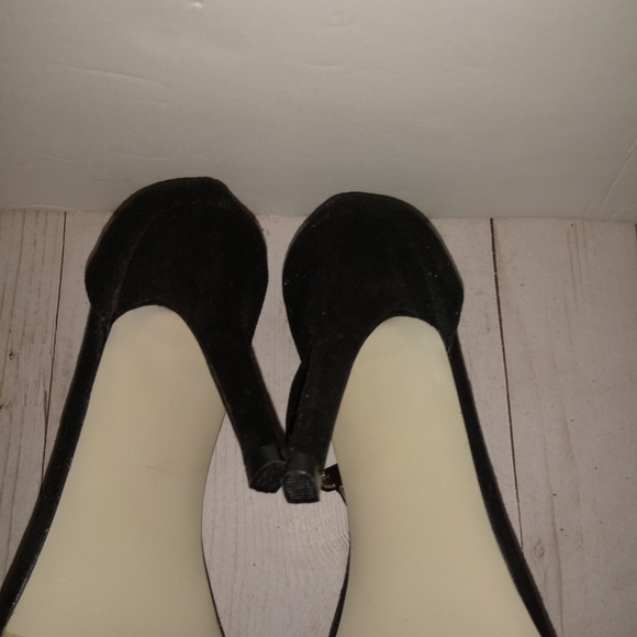 Madden girl T-strap nude and black open toe heels - Picture 3 of 15